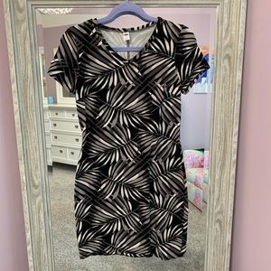 Old Navy V-Neck Palm Leaf Dress- Black